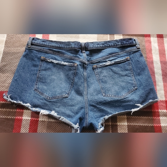 Abercrombie & Fitch high rise distressed shorts - Picture 2 of 3